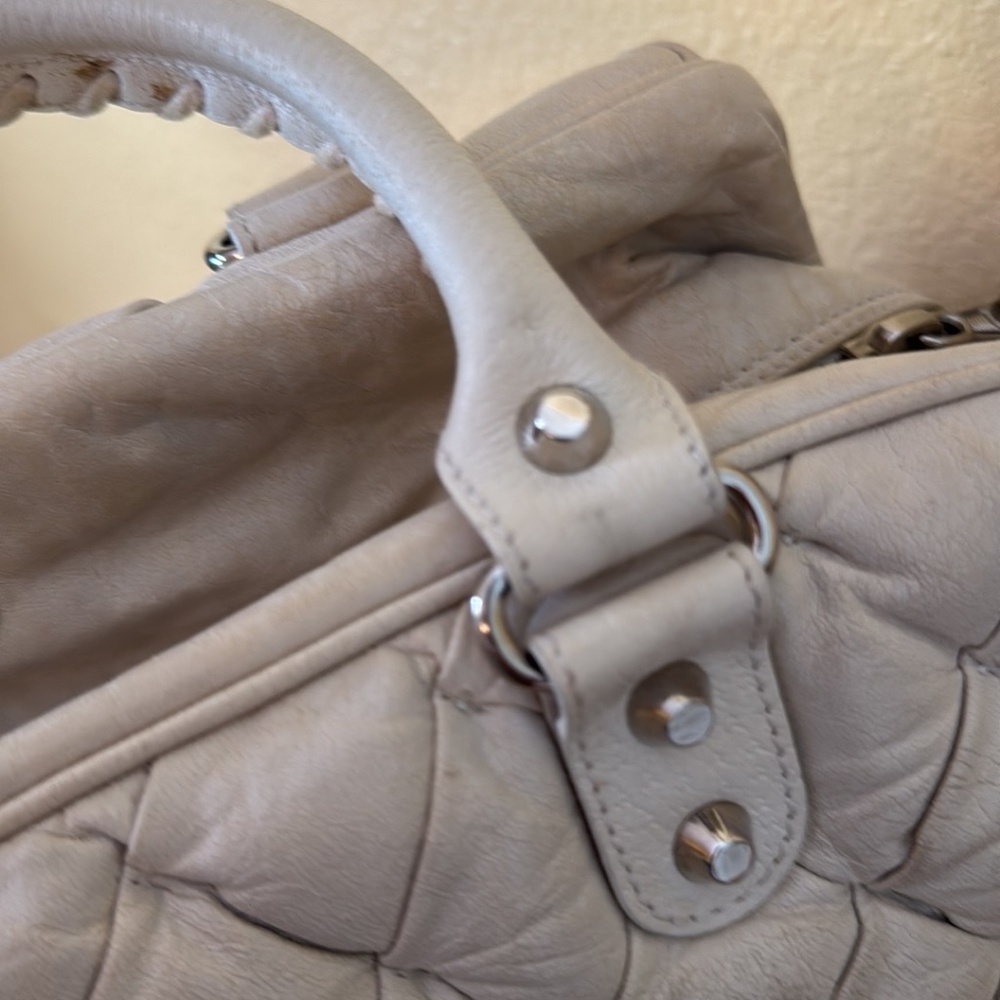 Balenciaga Matelasse Paris quilted  ivory leather handbag with mirror - Picture 11 of 17